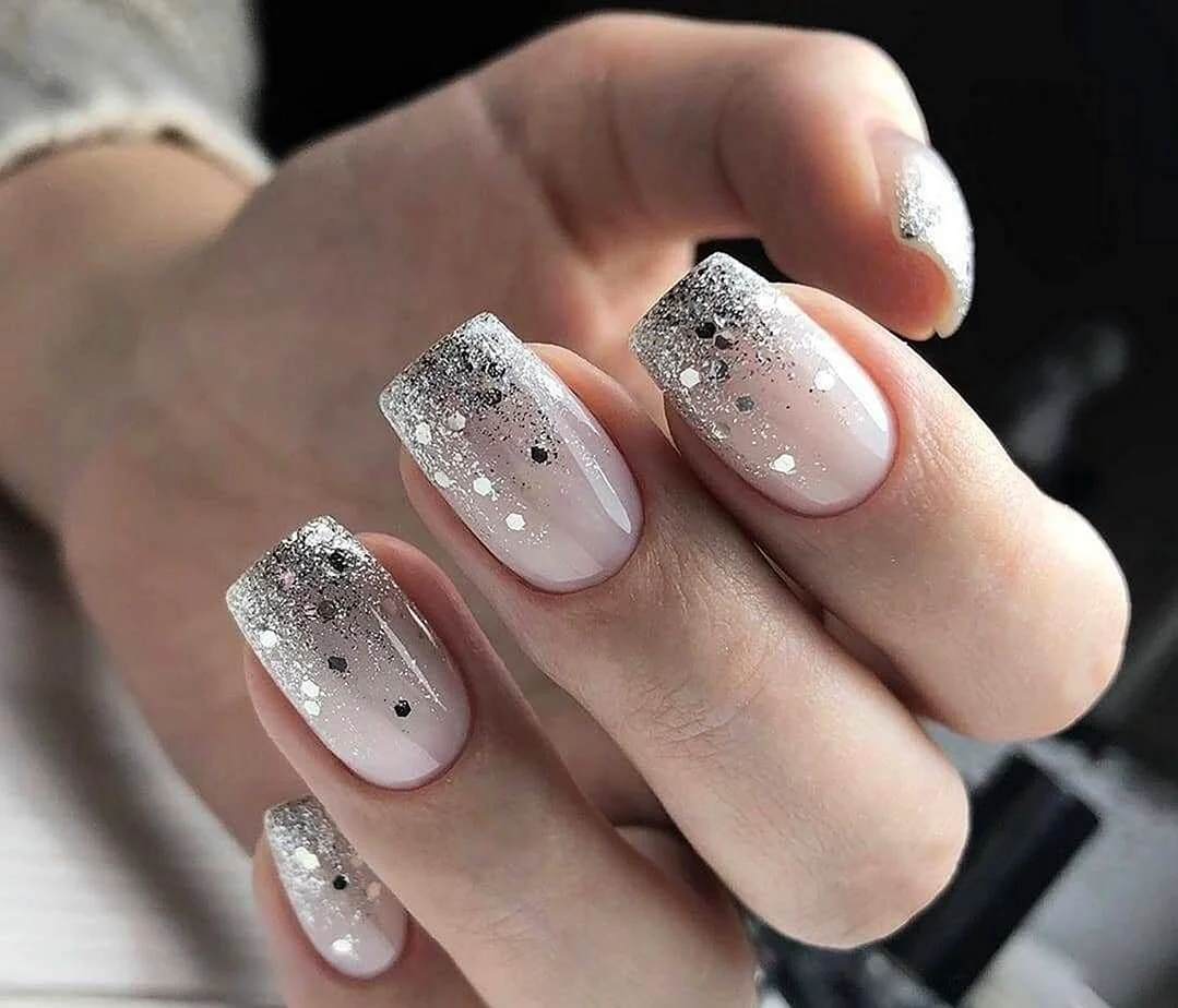 Маникюр с блестками