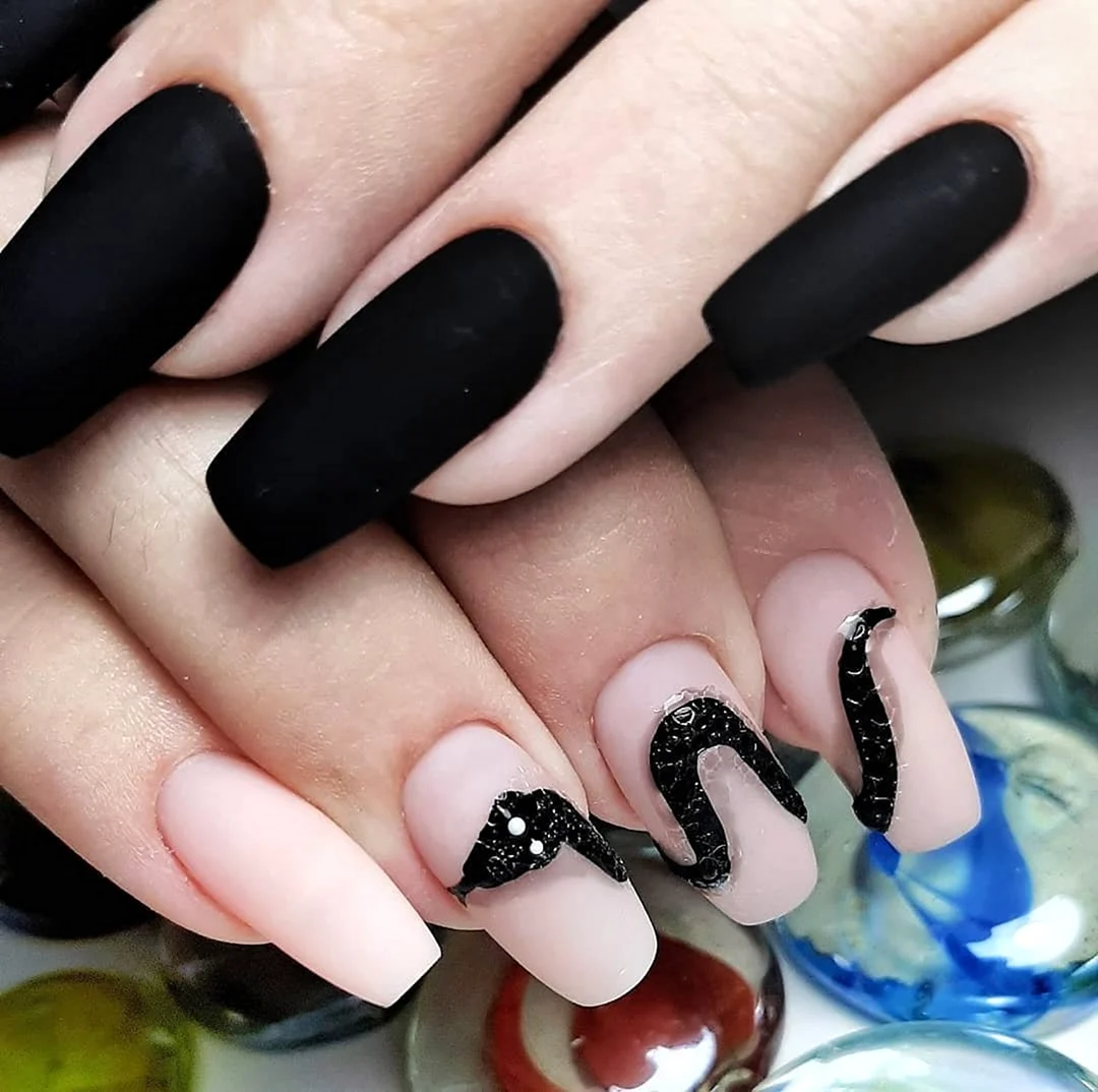 Черные ногти