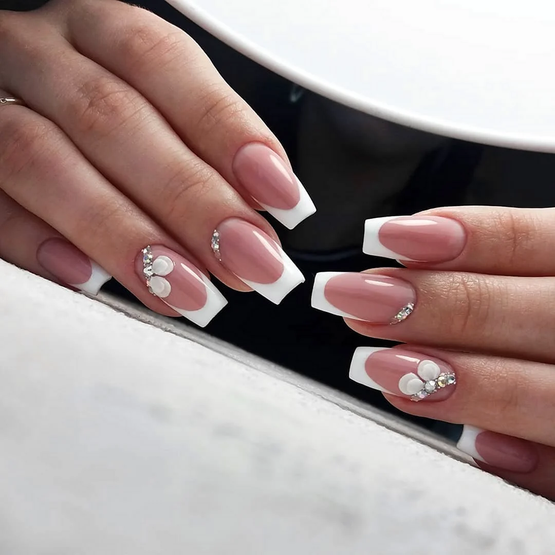 Красивый белый френч