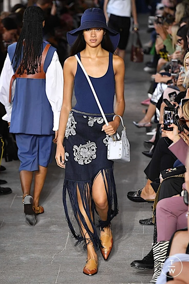 Майки алкоголички женские в моде в 2020