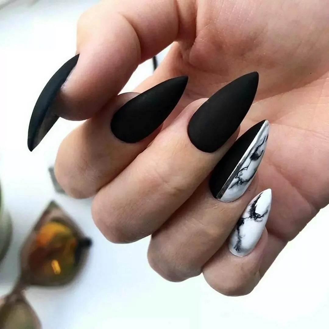 Матові стилет мигдаль