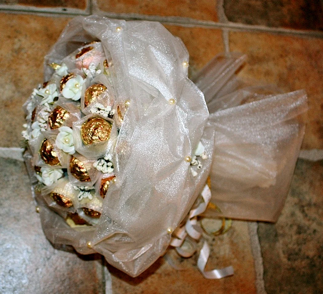 Весільний букет нареченої з цукерок