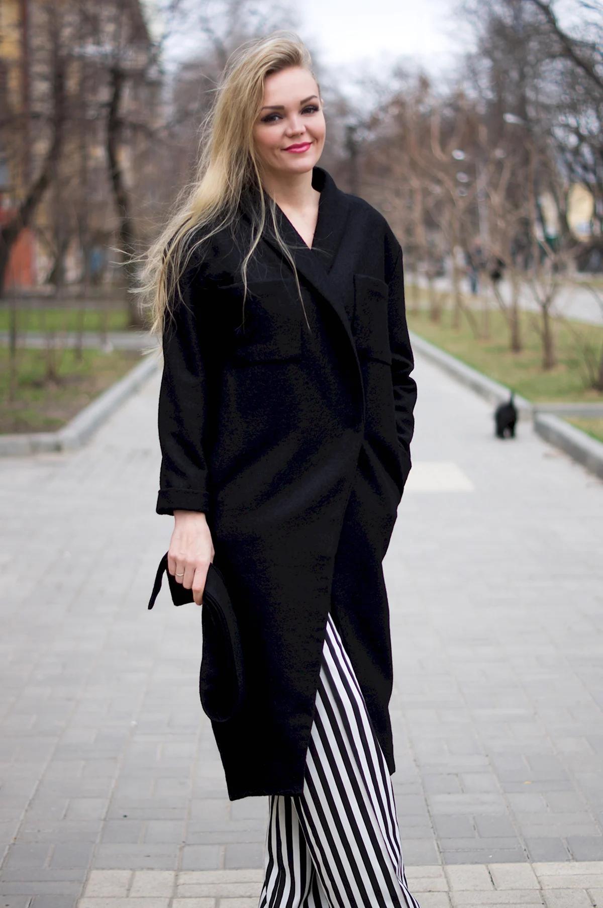 Чорне пальто халат