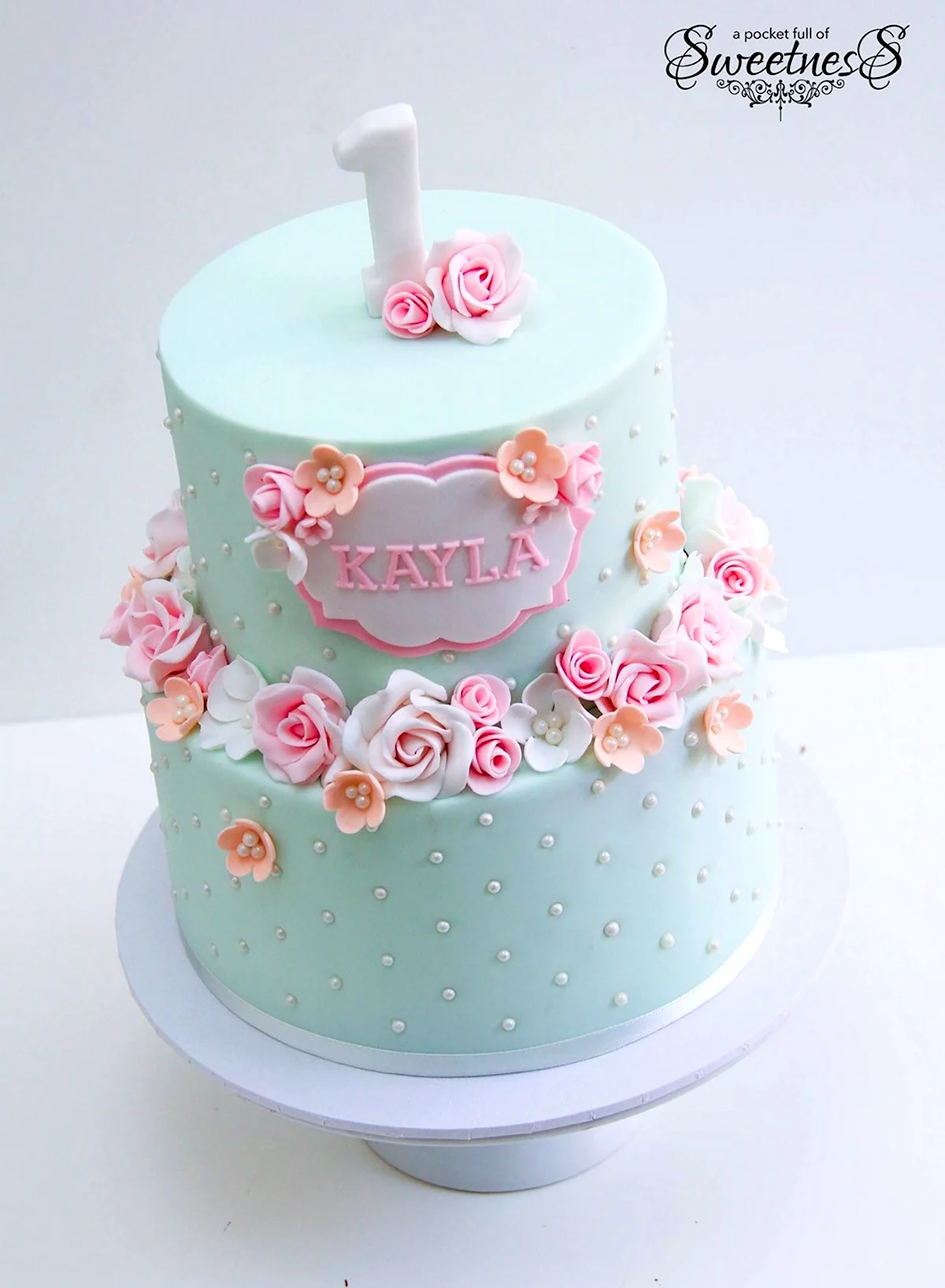 Двоярусний торт для дівчинки на 1 рік