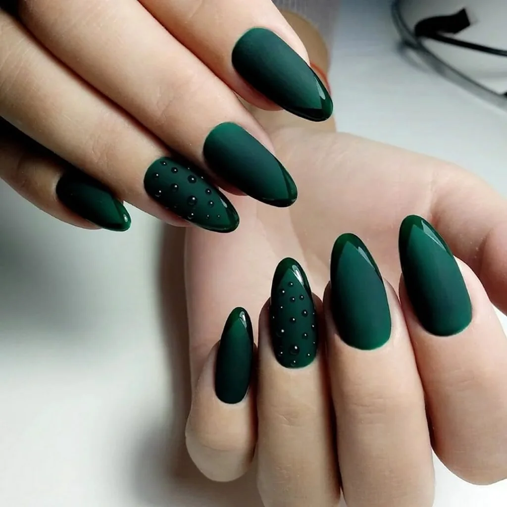 Манікюр 2021 зелений смарагдовий