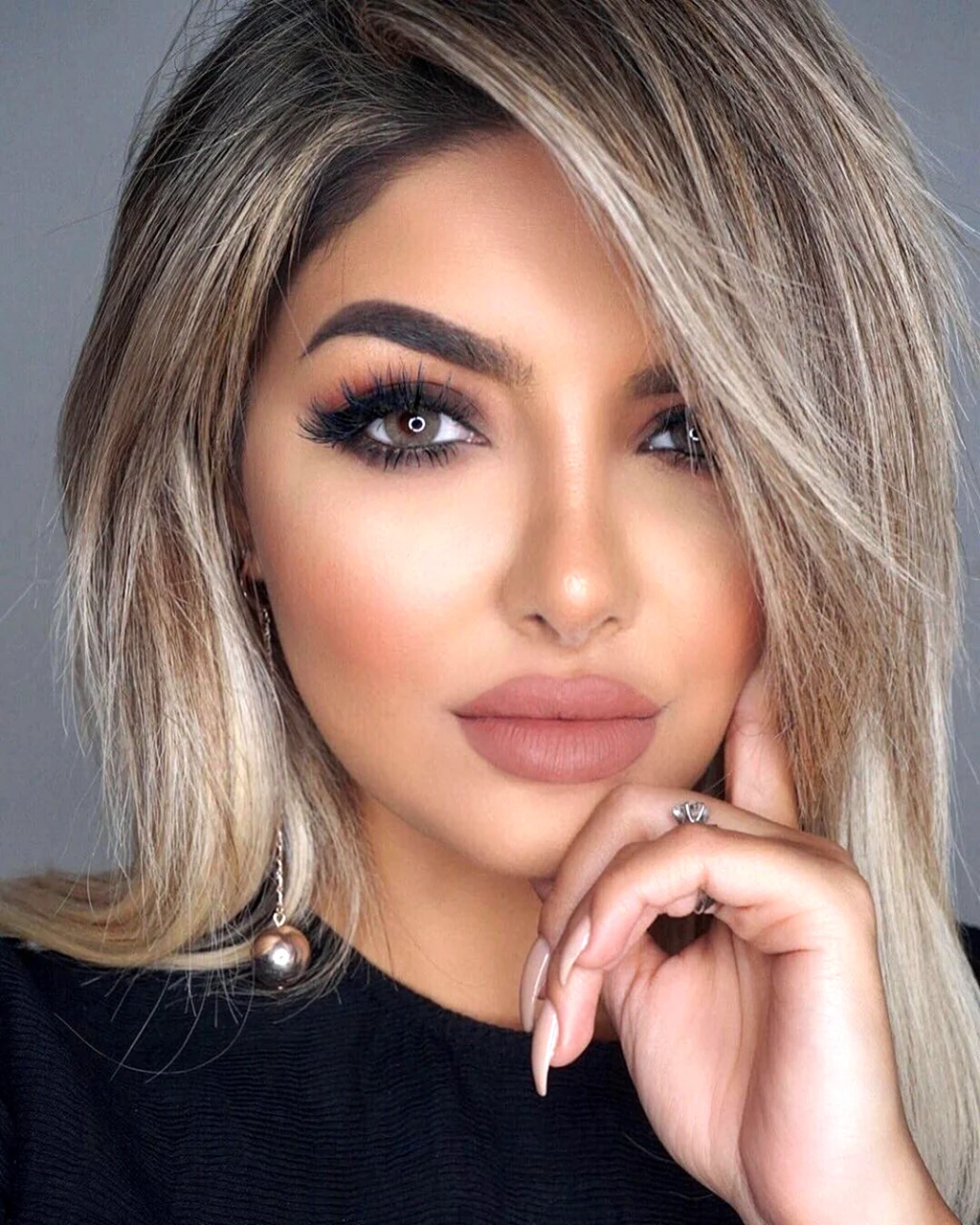 Світлі відтінки волосся для карих очей