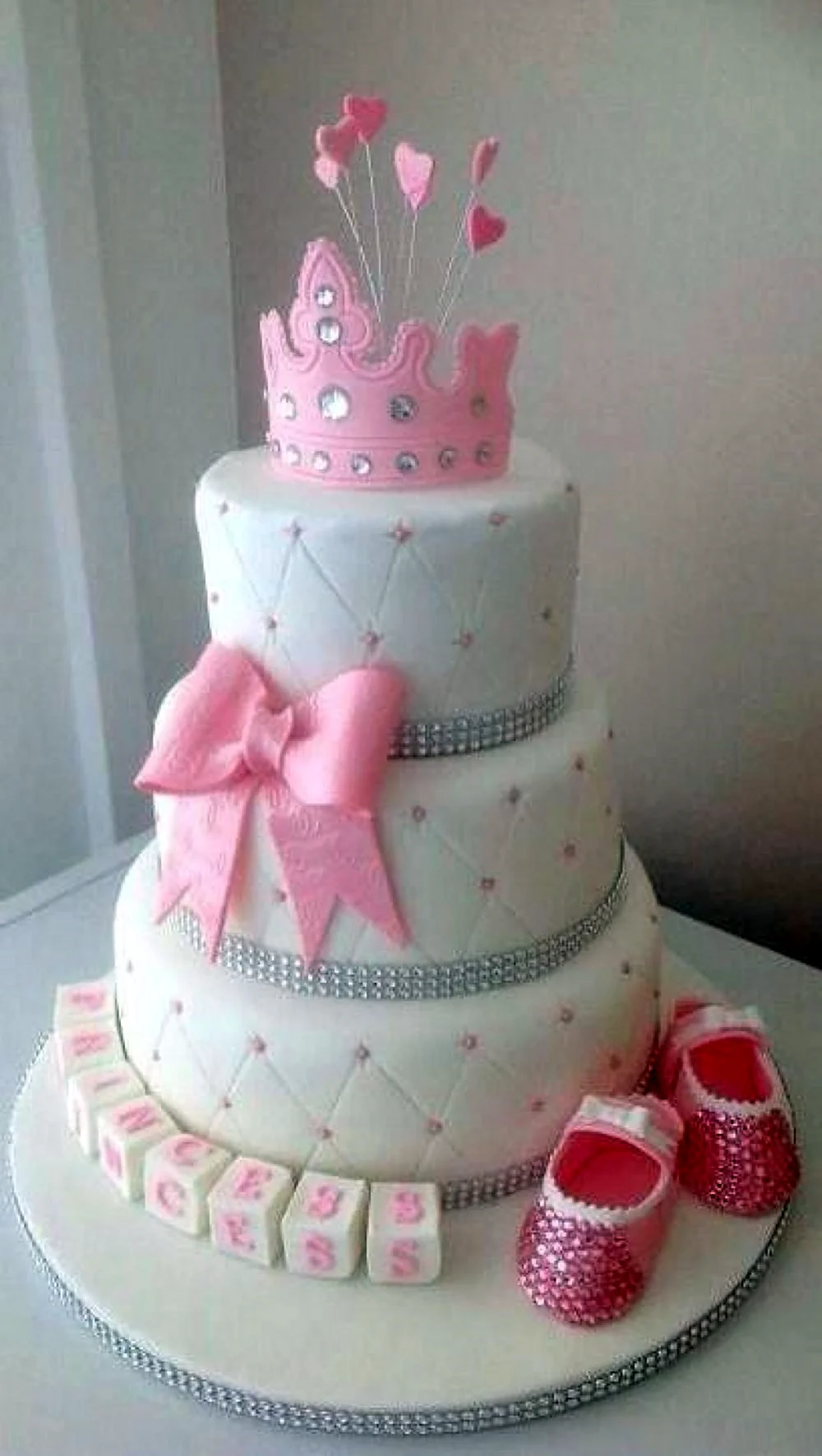 Двоярусний торт для дівчинки
