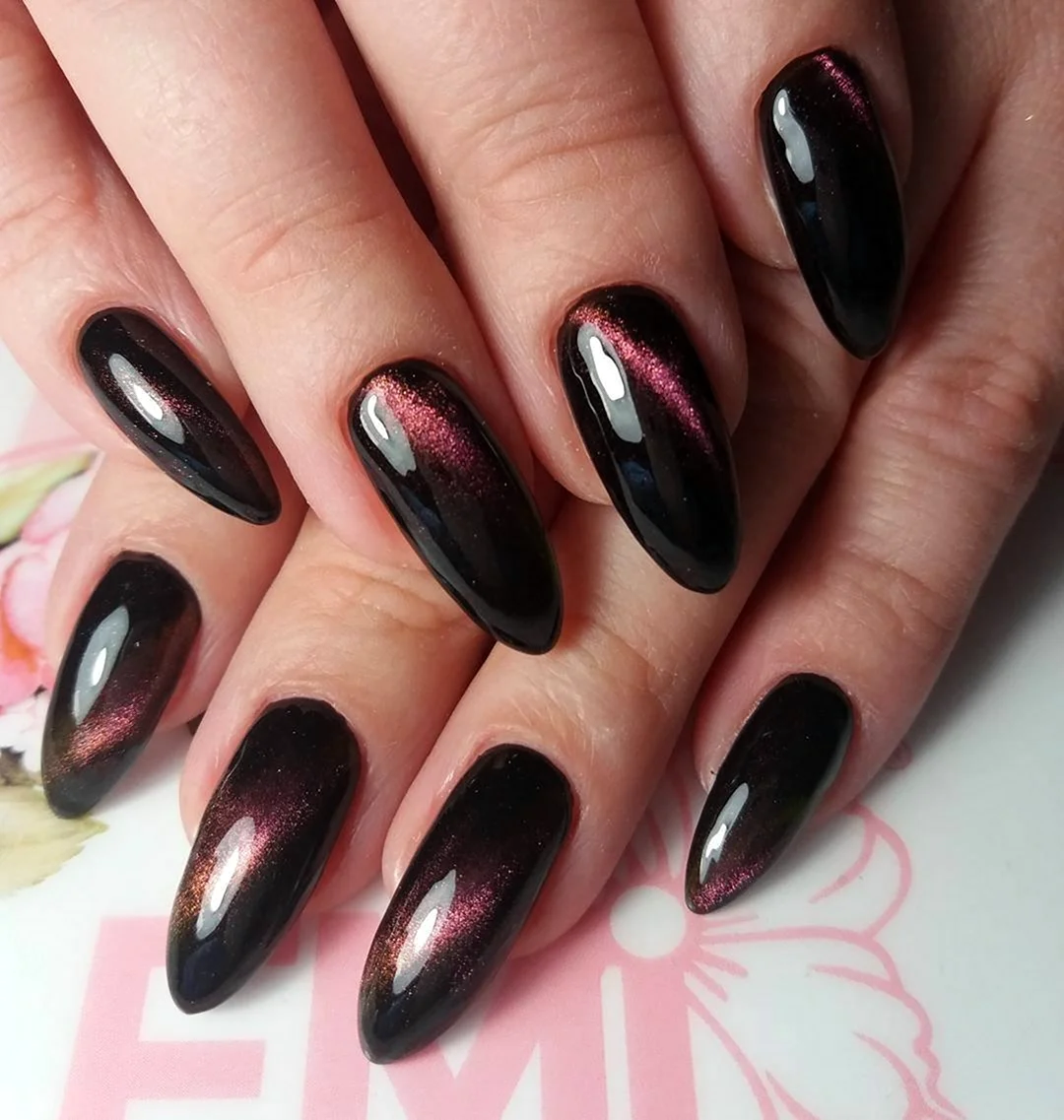 Котяче око манікюр 2022 мигдаль