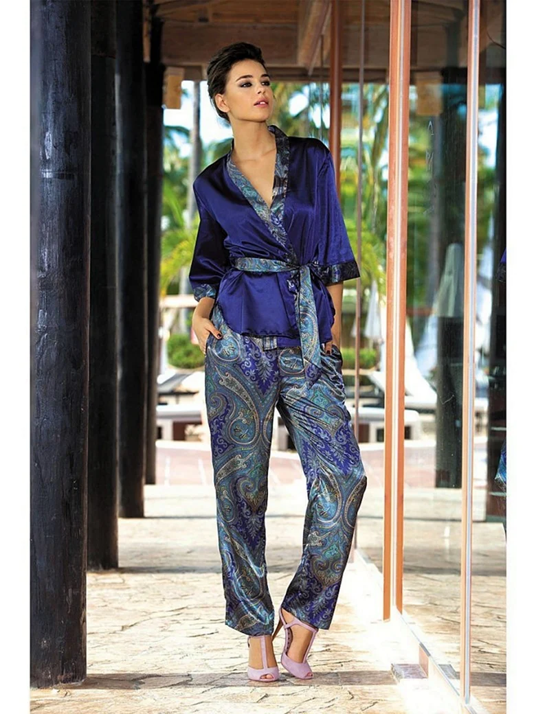 Костюм у піжамному стилі