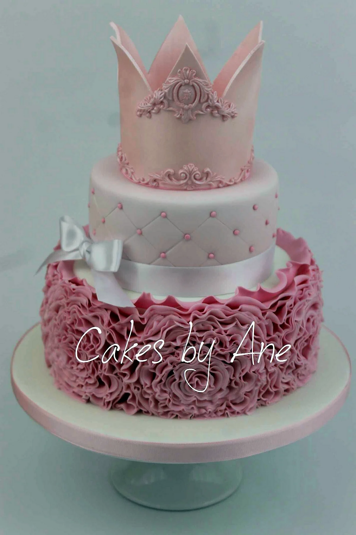 Двоярусний торт з принцесами