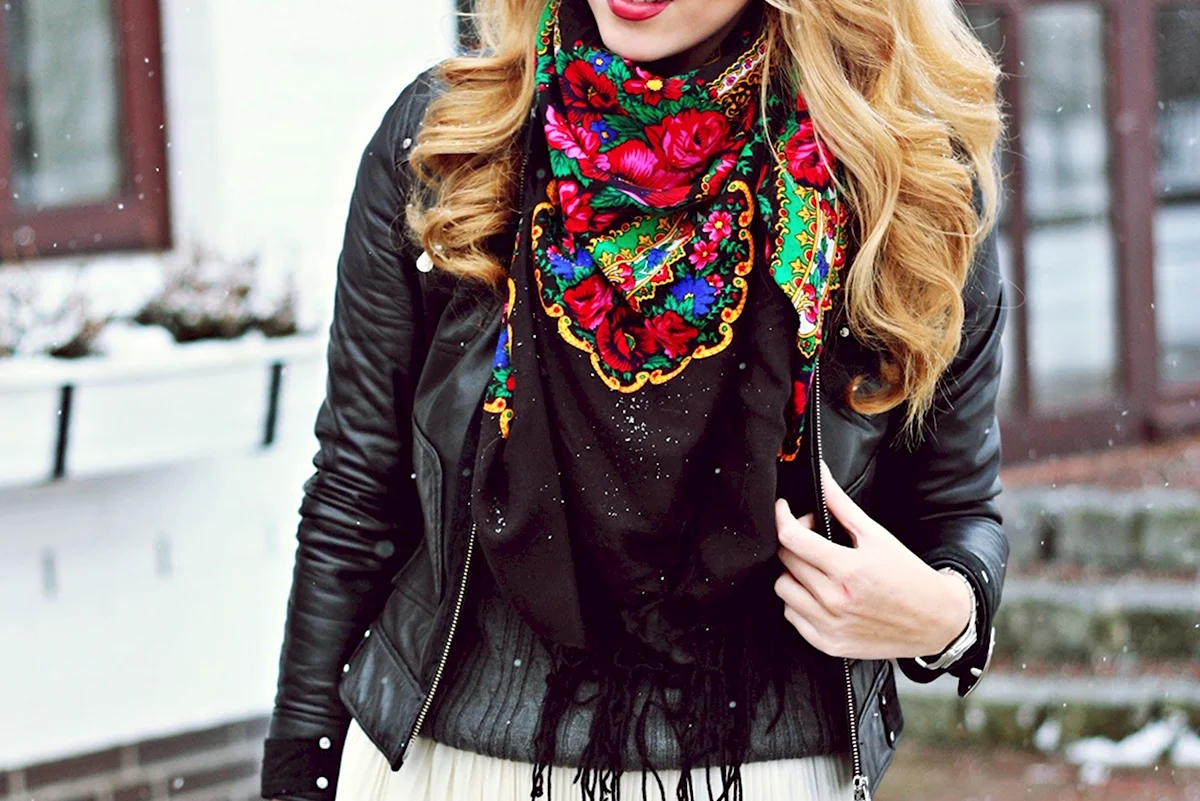 Яскравий шарф
