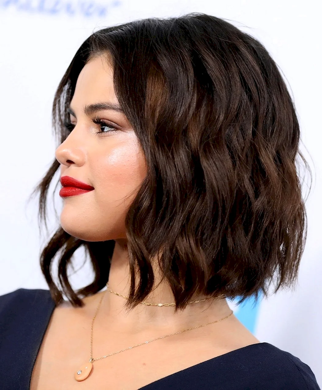 Селена Гомес каре з кучерями