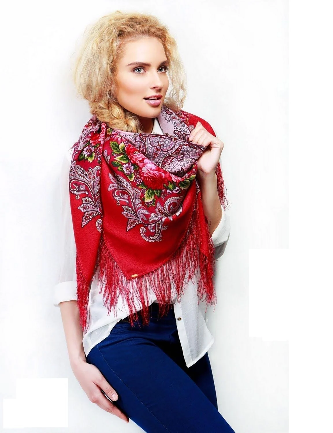 Хустки Павлопосадські ведуча Олена Райнер