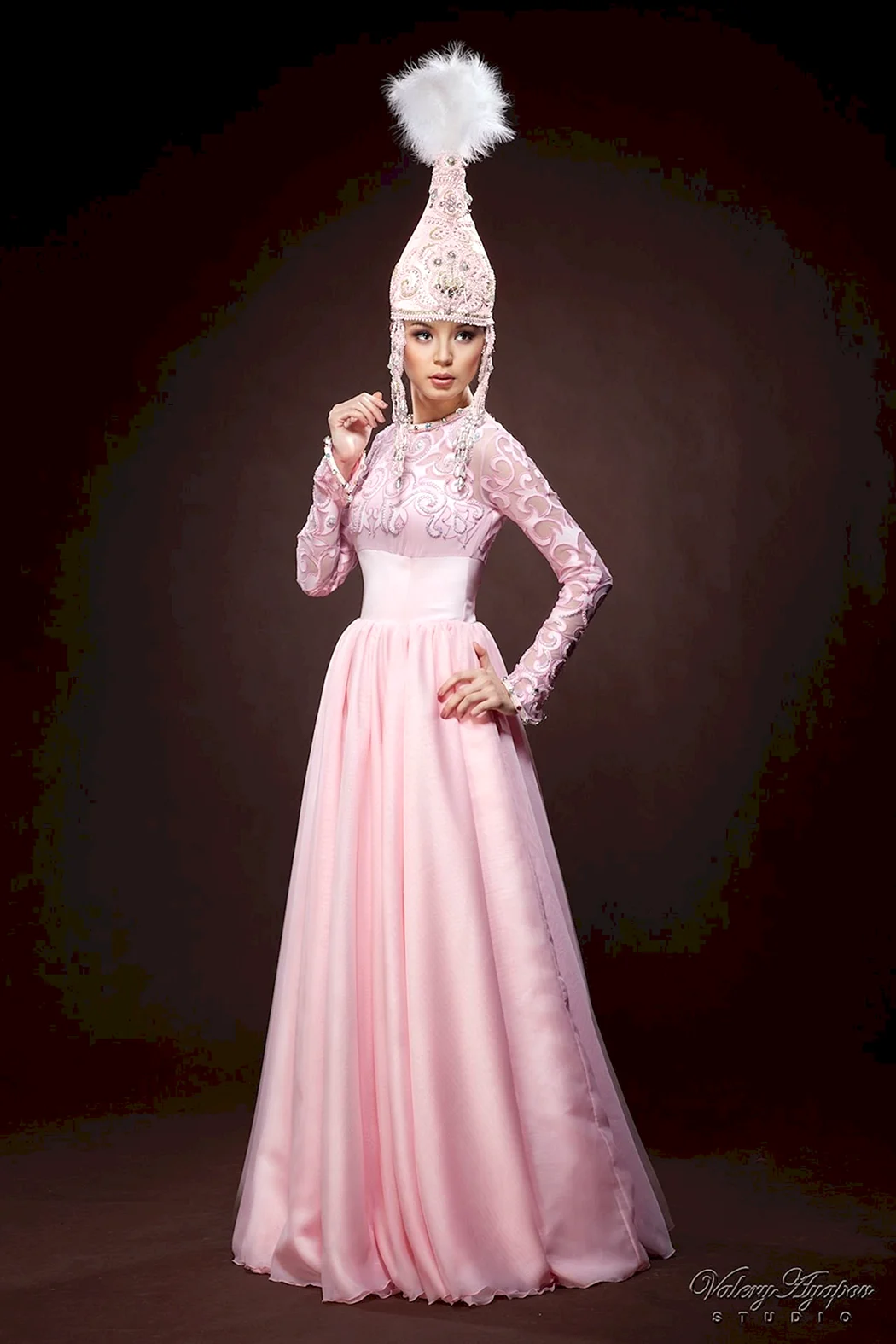 Золотий гудзик сукні на киз узату