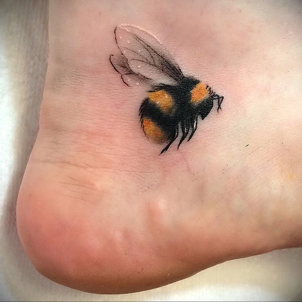Тату пчела