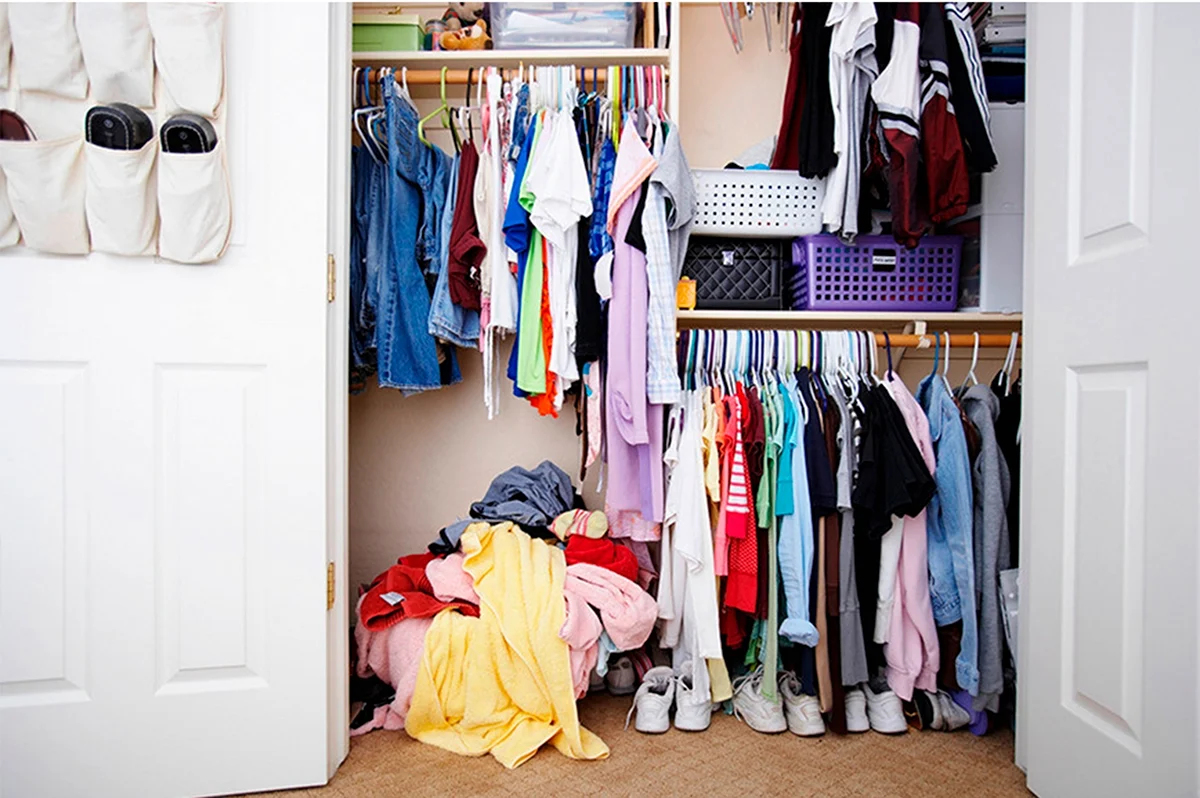 Шкаф с вещами