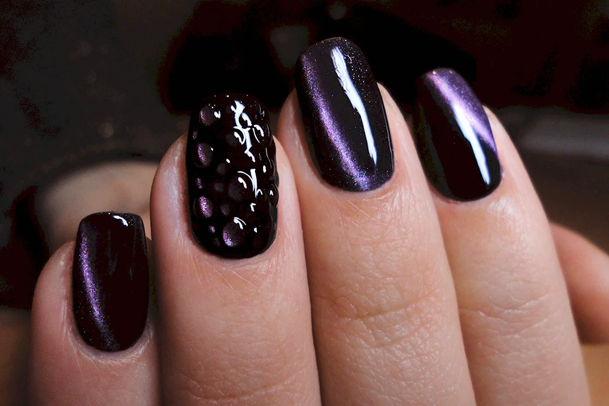 Манікюр чорне котяче око