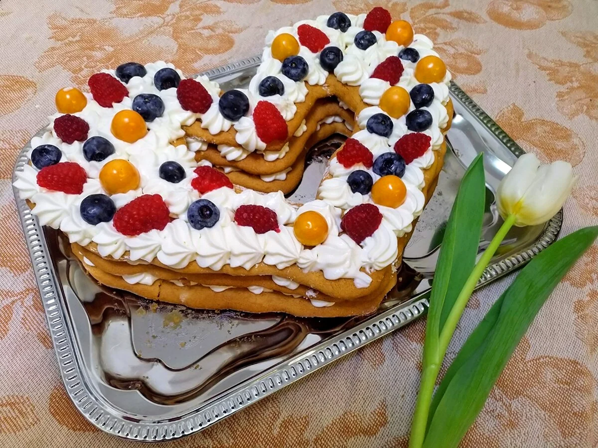 Торт серце з медових коржів