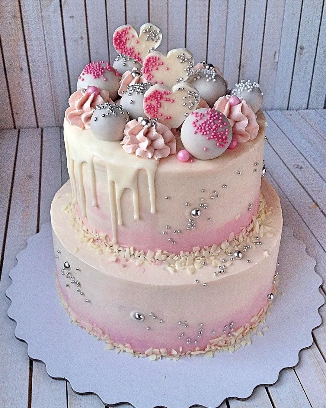 Ніжний тортик для дівчинки