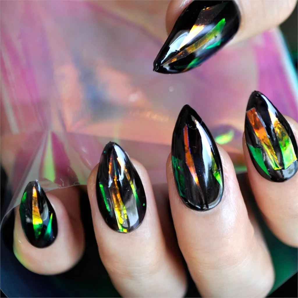 Манікюр із фольгою