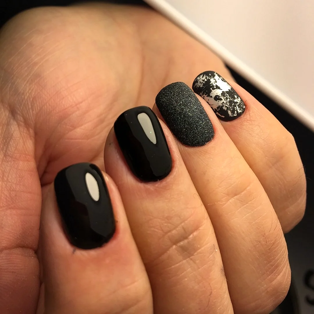 Чорний гель лак з фольгою