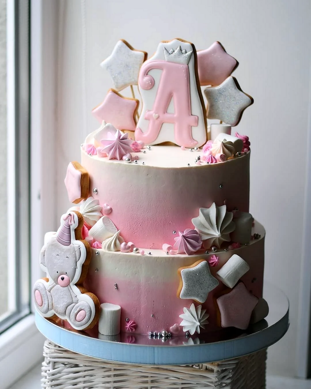 Двоярусний торт для дівчинки на 1 рік