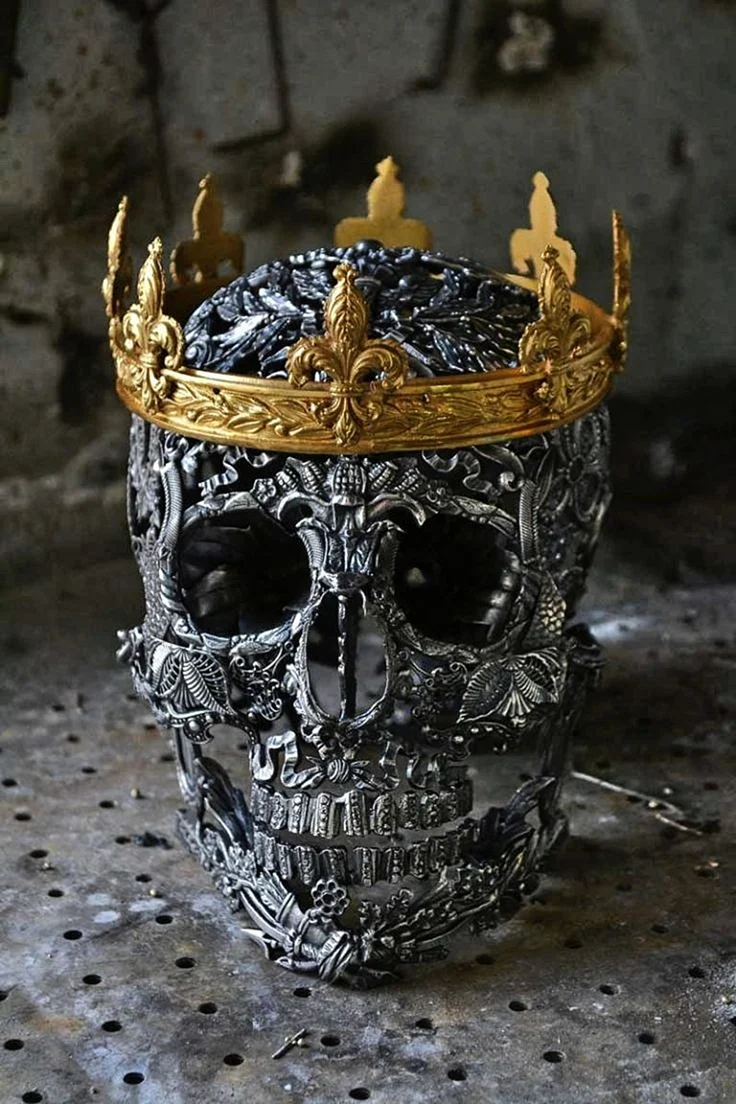 Корона з черепів