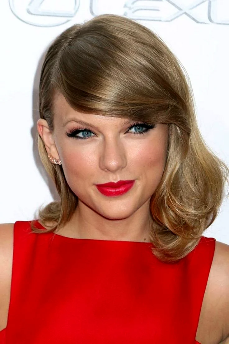 Тейлор Свіфт із короткою стрижкою