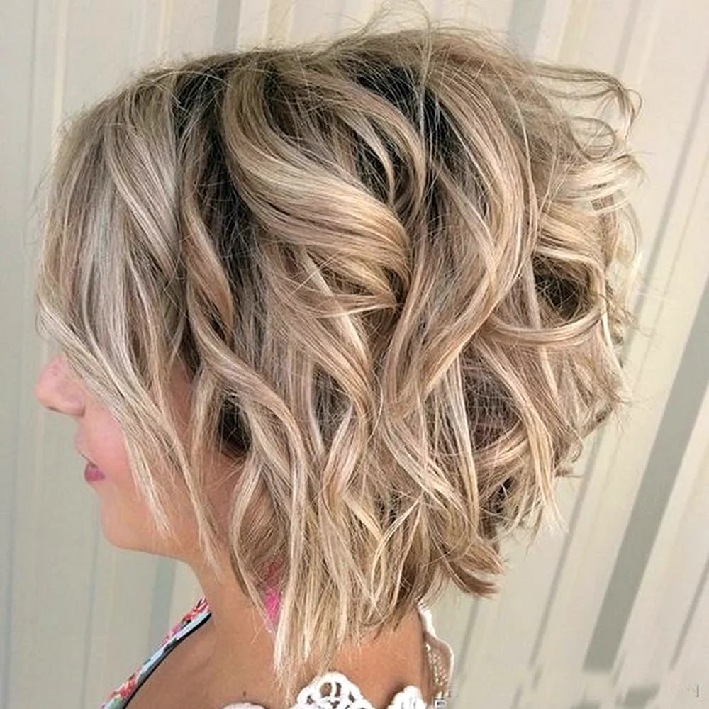 Зачіска на подовжену карі вечірня