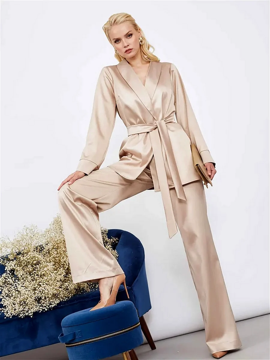 Шовкові костюми жіночі