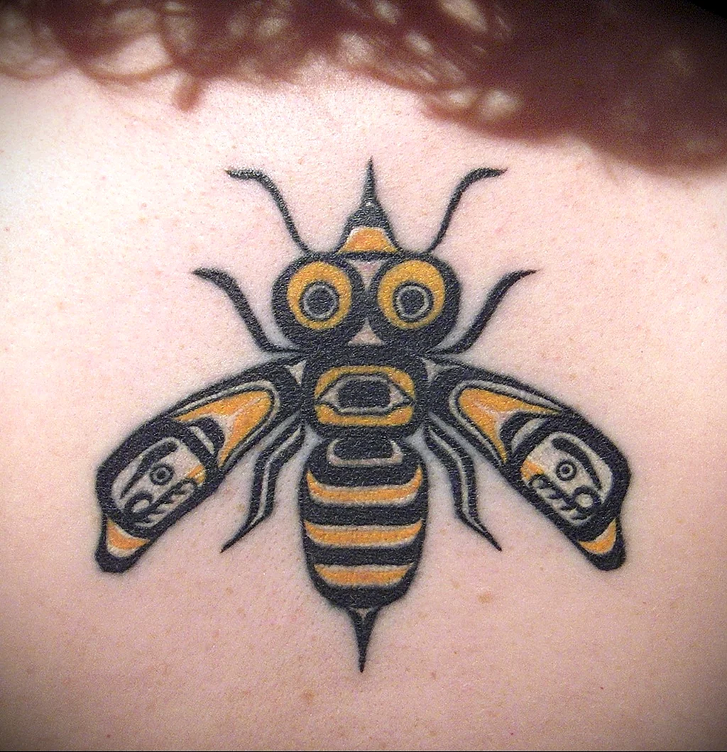 Тату пчела