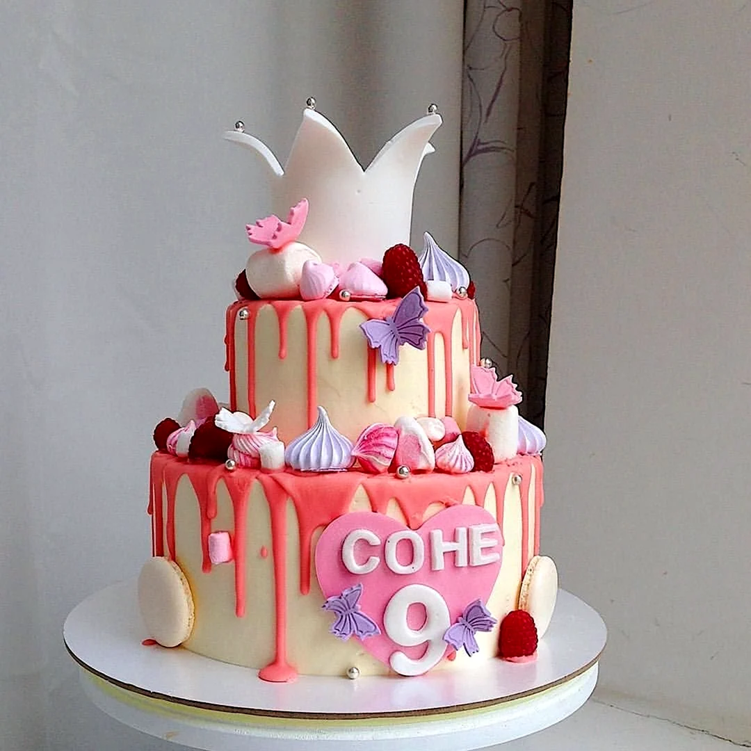 Двоярусний торт для дівчинки