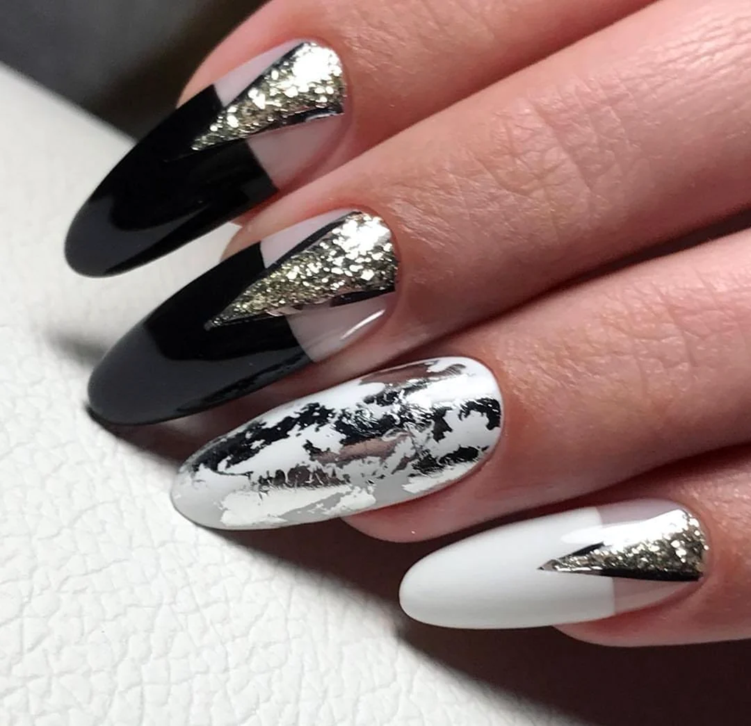 Нігті з фольгою