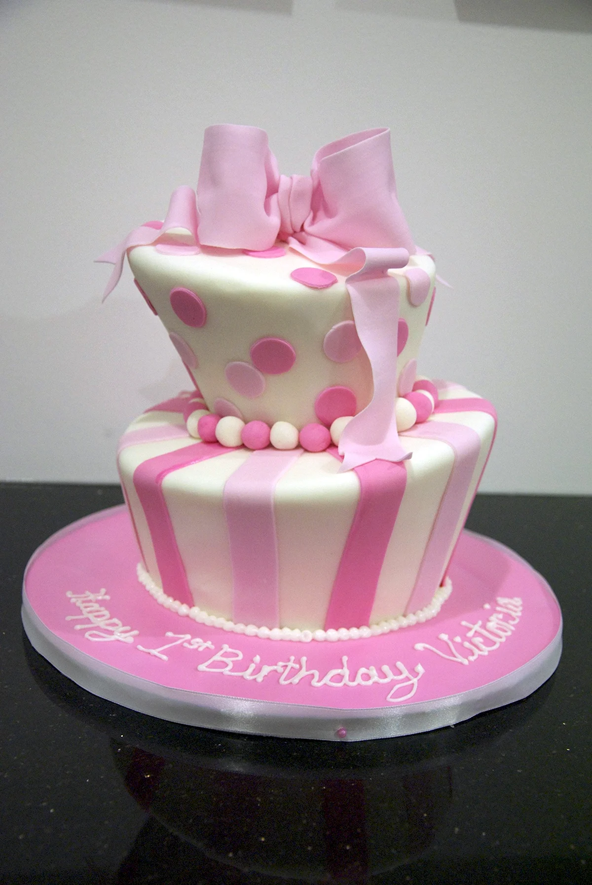 Торт на рік дівчинку рожевий
