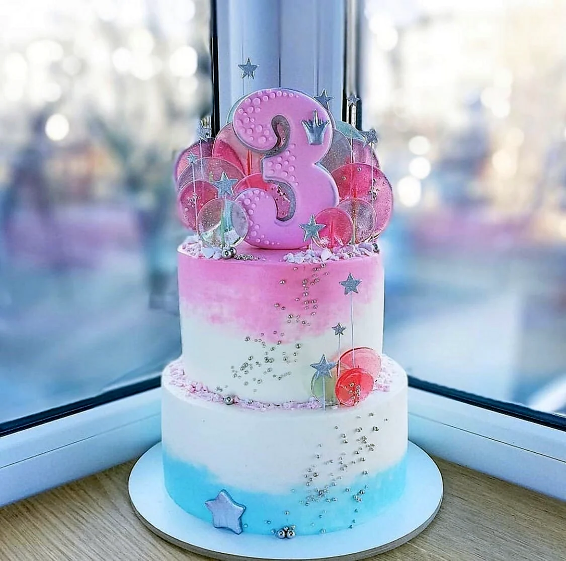 Двоярусний торт для дівчинки