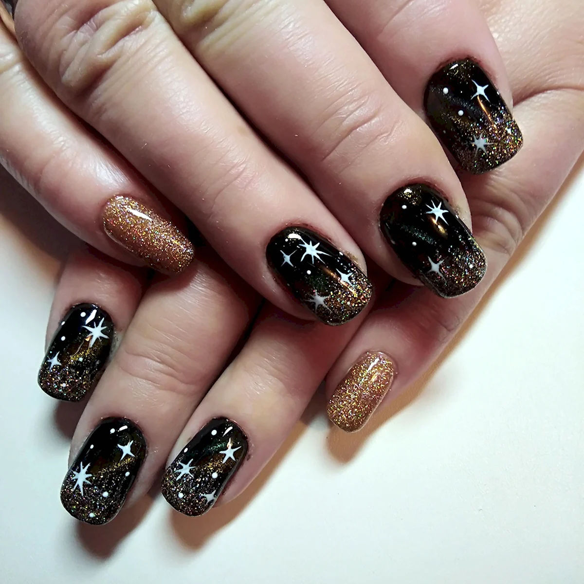 Чорні нігті з блискітками