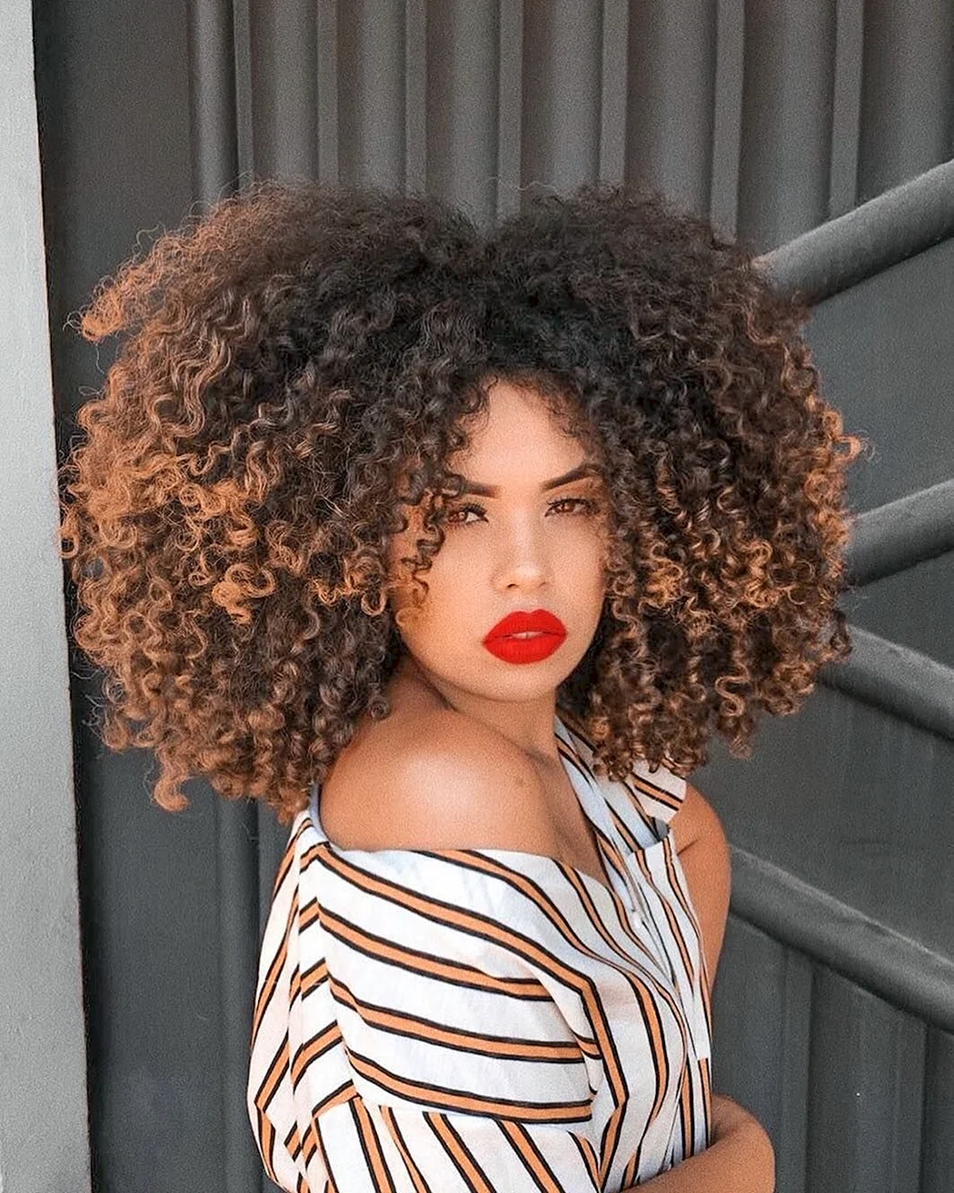 Кет Грехем афрокудряшки