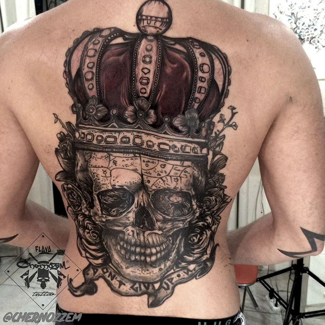 Татуювання череп на спині
