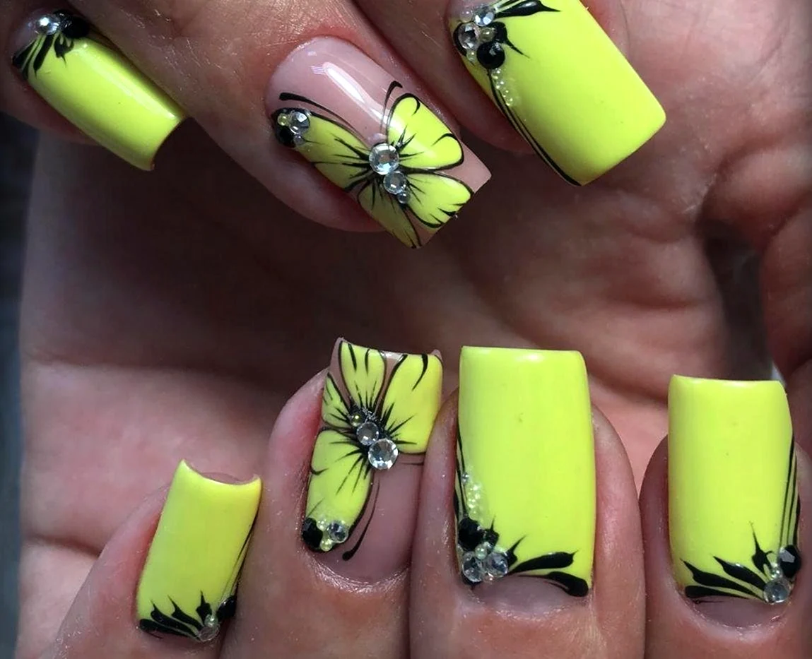 Желто-зеленый маникюр френч