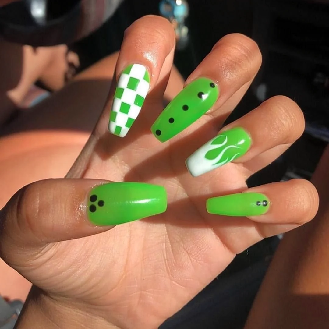 Отруйно-зелений манікюр