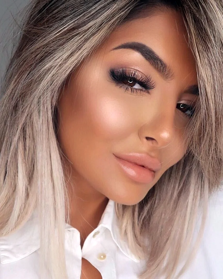 Попелястий блонд з карими очима