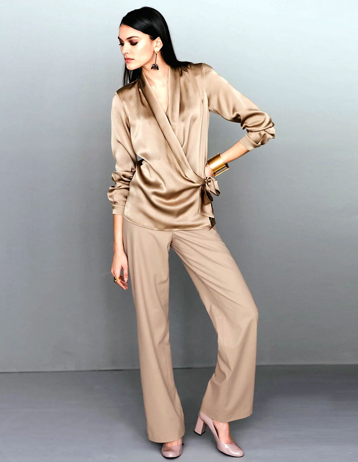 Шовковий брючний костюм
