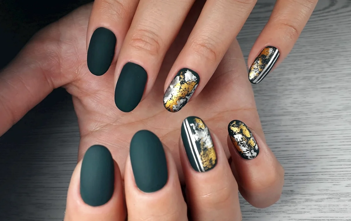 Манікюр із фольгою