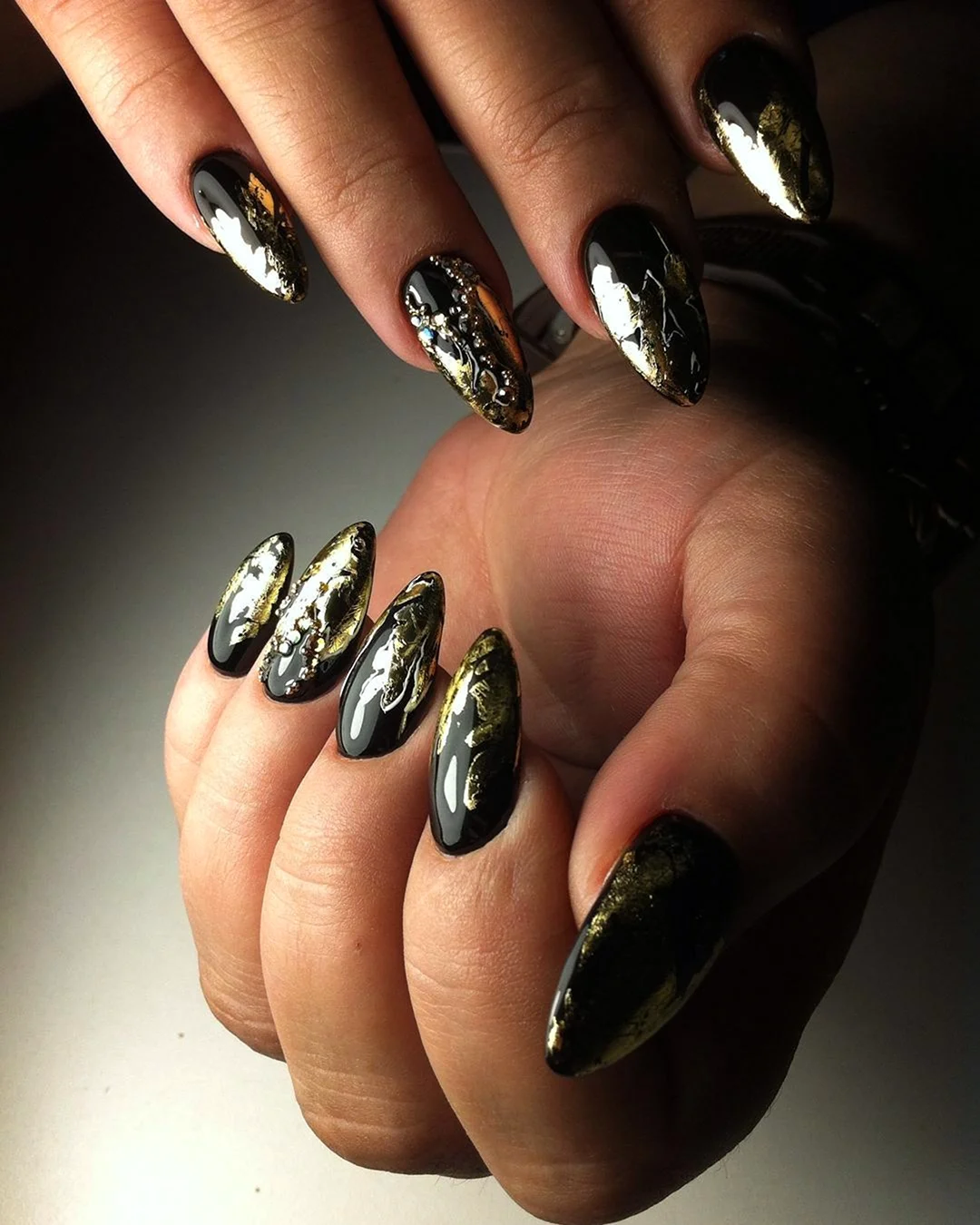 Манікюр із фольгою