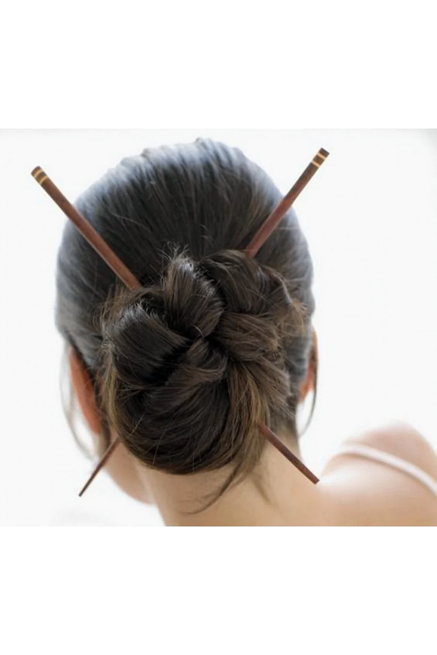 Китайська зачіска з паличками