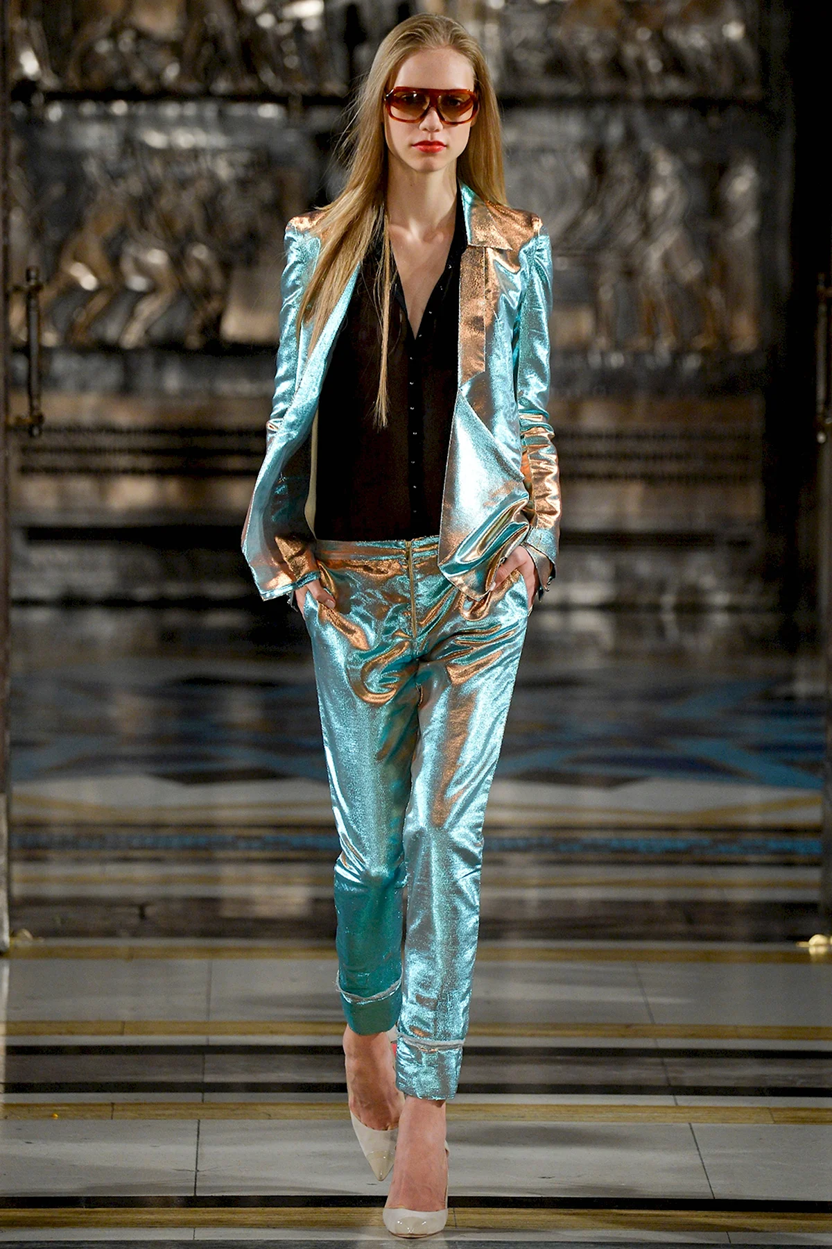 Брючний костюм із шовку