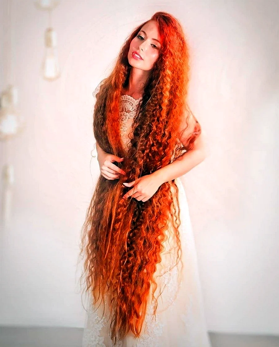 Довге руде волосся