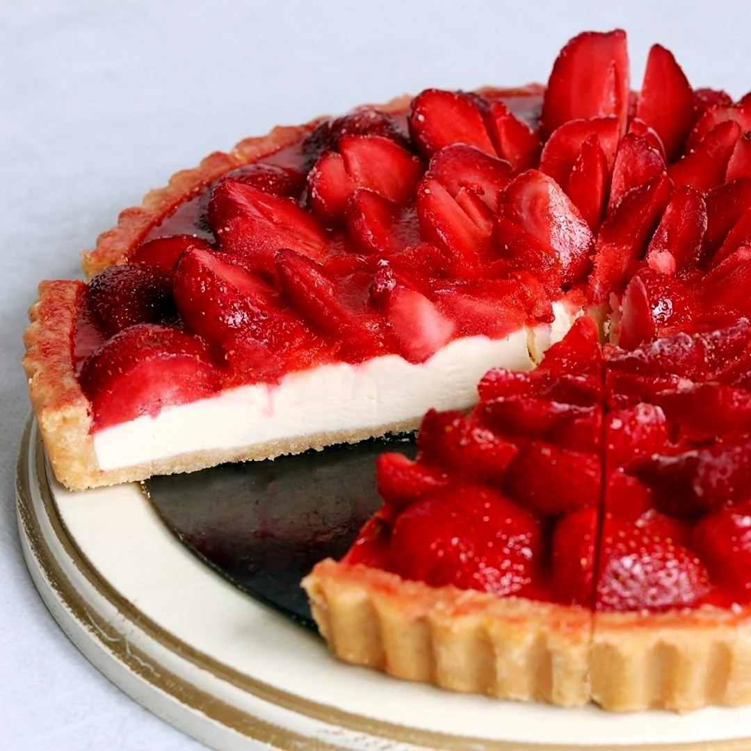 Тирольский пирог клубничный