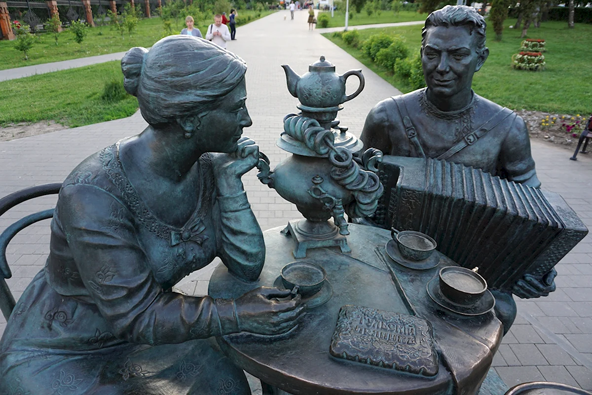 Тула скульптура Тульское чаепитие