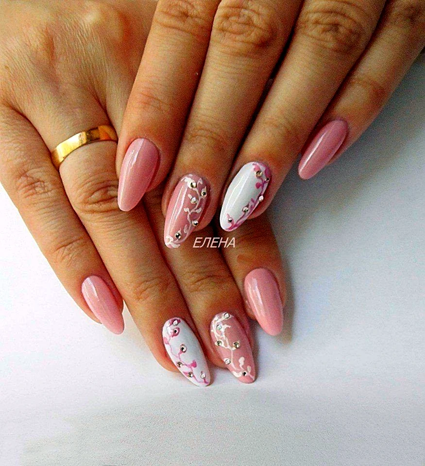 Ногти овальные в розовых тонах